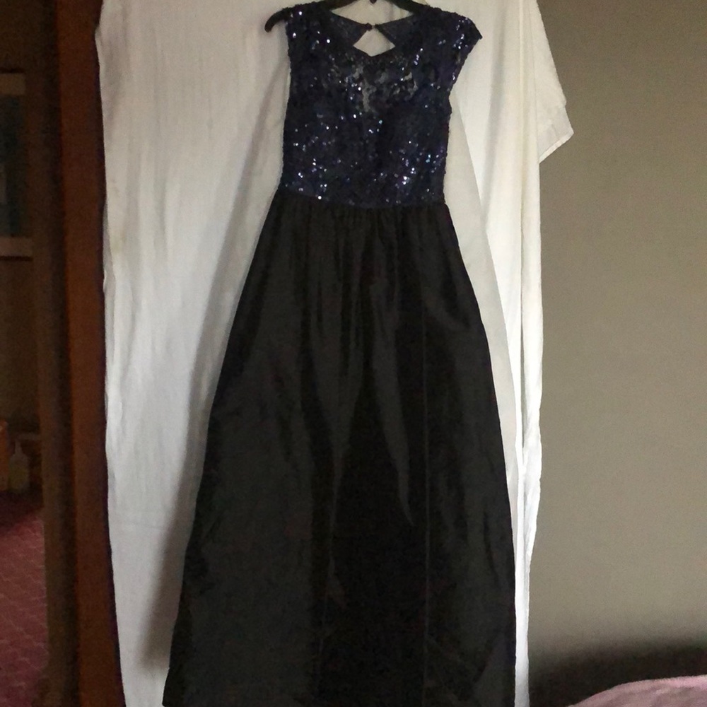 Aidan Mattox cocktail dress. Sz 4. Navy/black